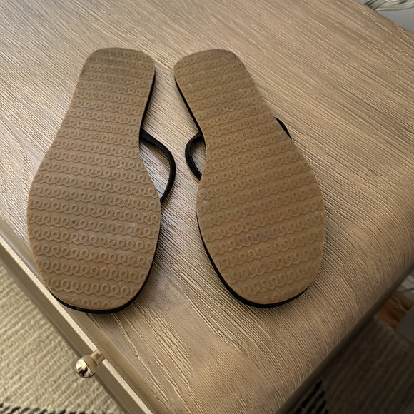 Rothy’s flip flops - Picture 4 of 4